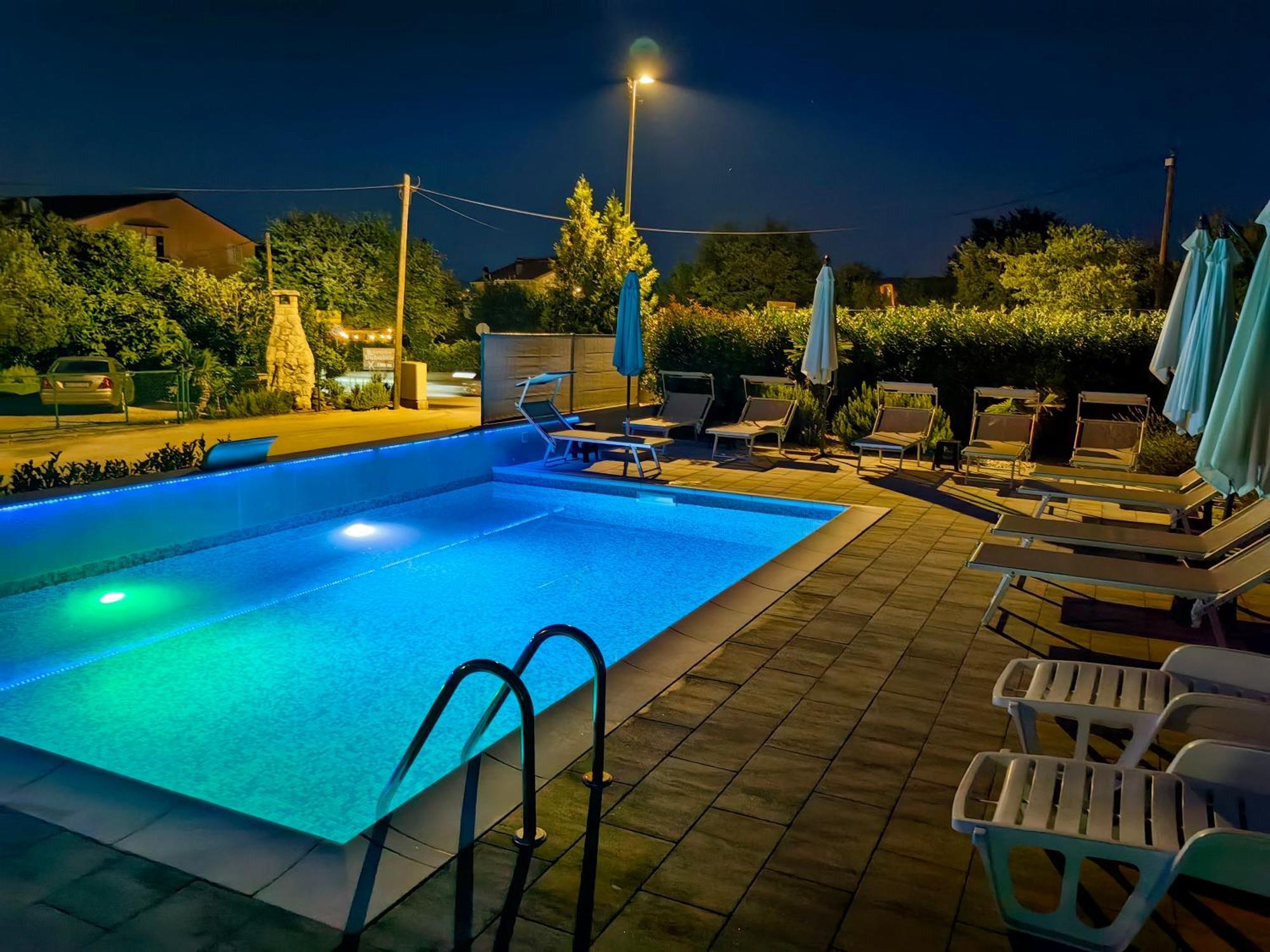 Apartments Lea With Pool Малинска Экстерьер фото